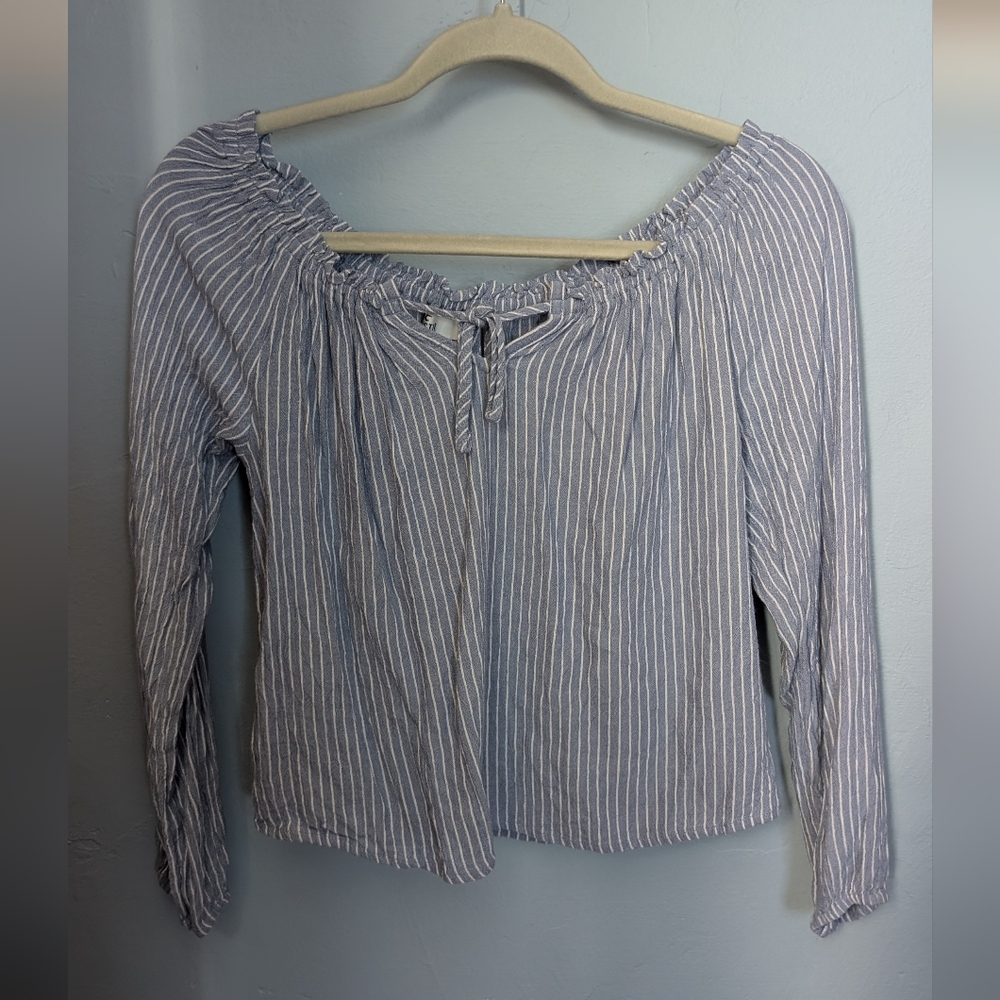 🌙 Hollister Blue And White Striped Off-Shoulder Crop Top - Picture 3 of 9